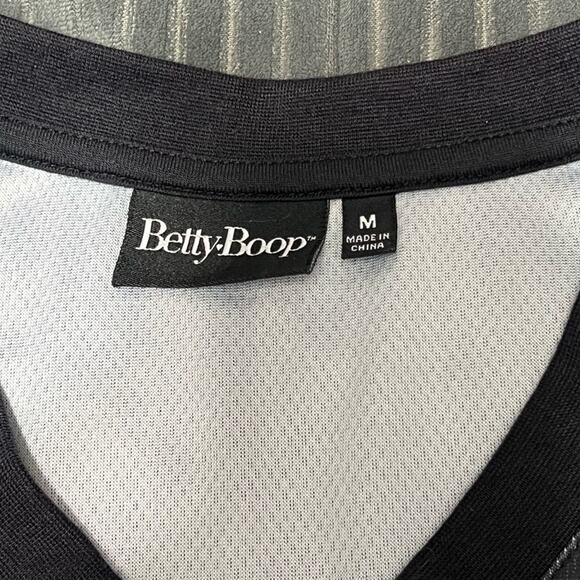 Betty Boop Motorcycle w/ Flames Mesh Jersey T-Shirt Size Medium WORN ONCE - Picture 4 of 4